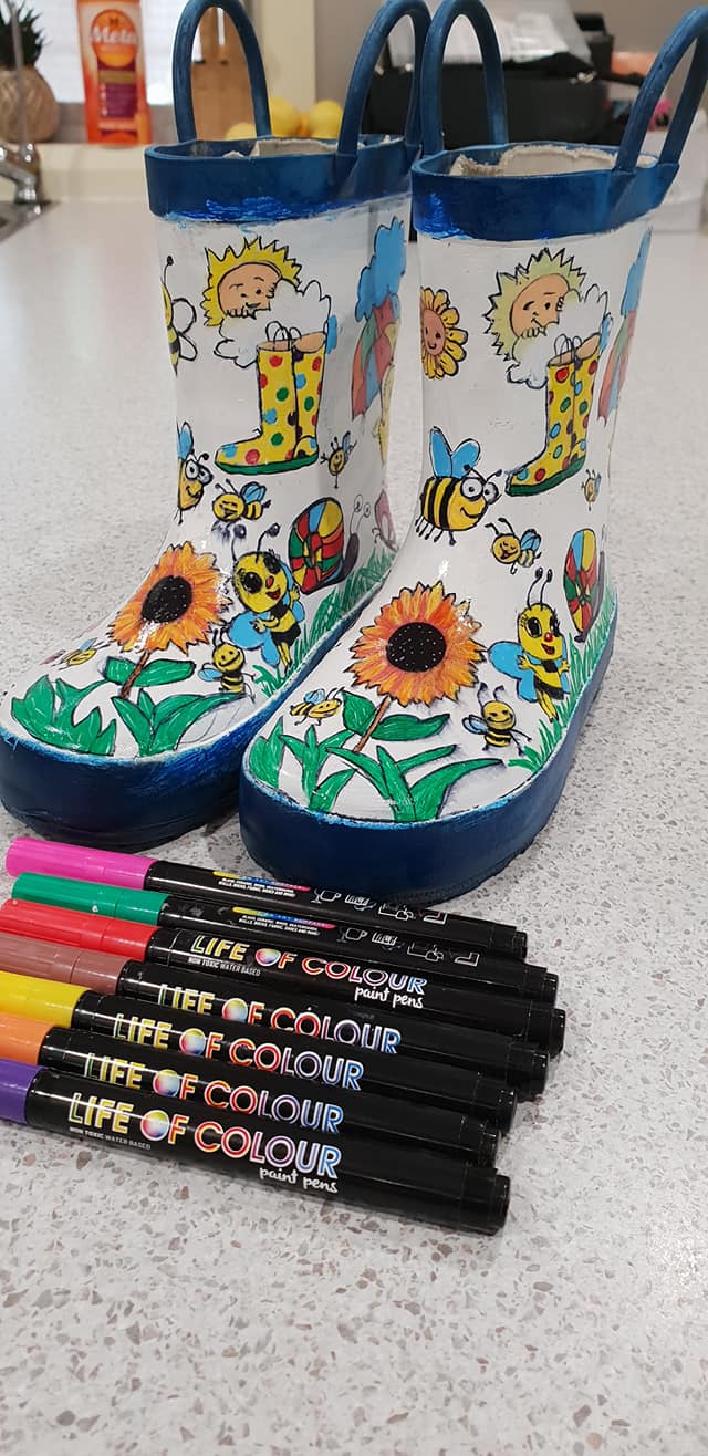 'Spring in your Shoes: funky and colourful painted shoes' article featured image.