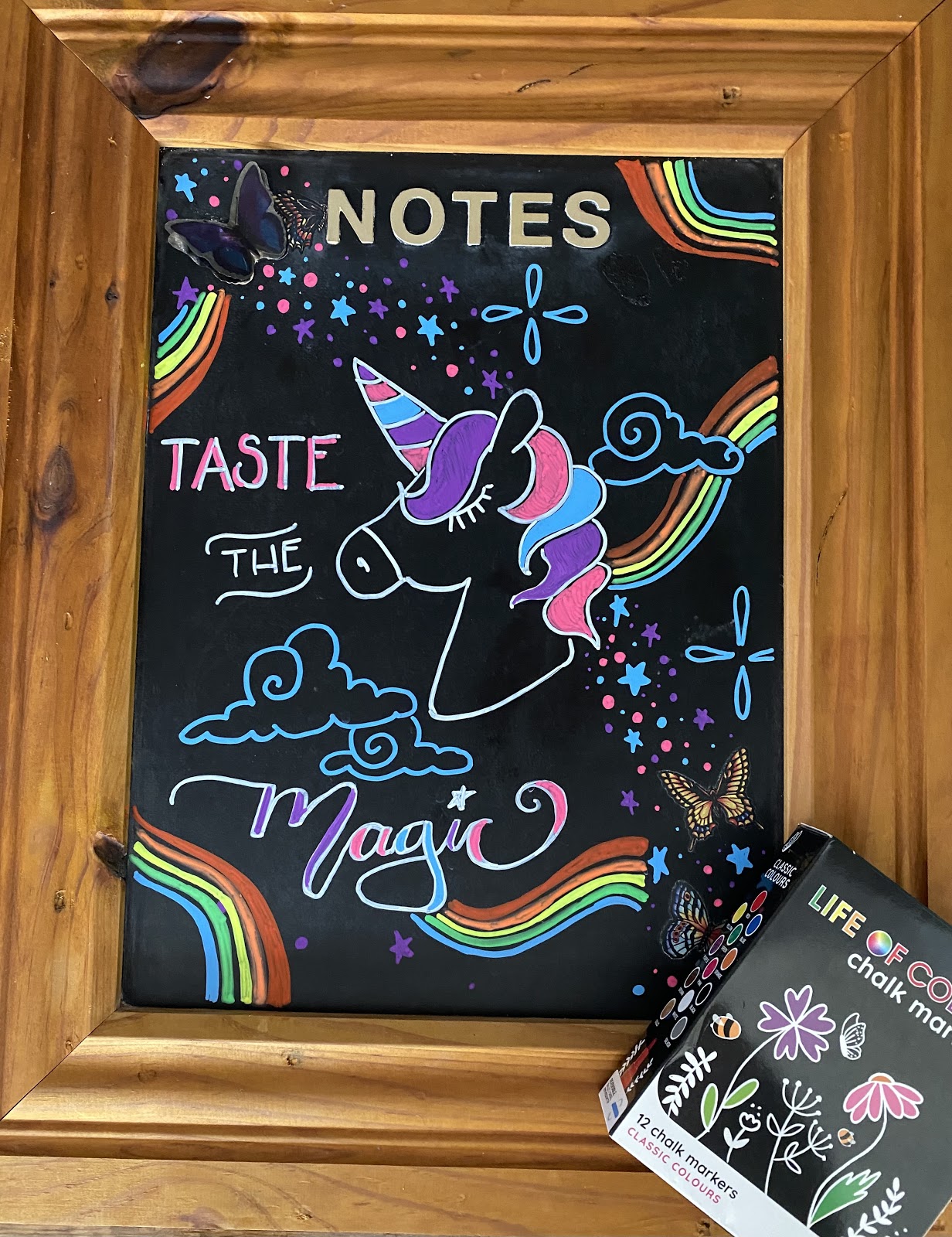 'Step by step Unicorn chalkboard art with liquid chalk pens' article featured image.