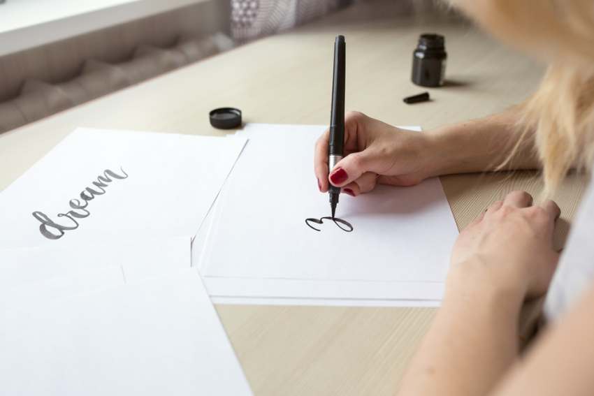 'A quick-start guide to water brush lettering' article featured image.