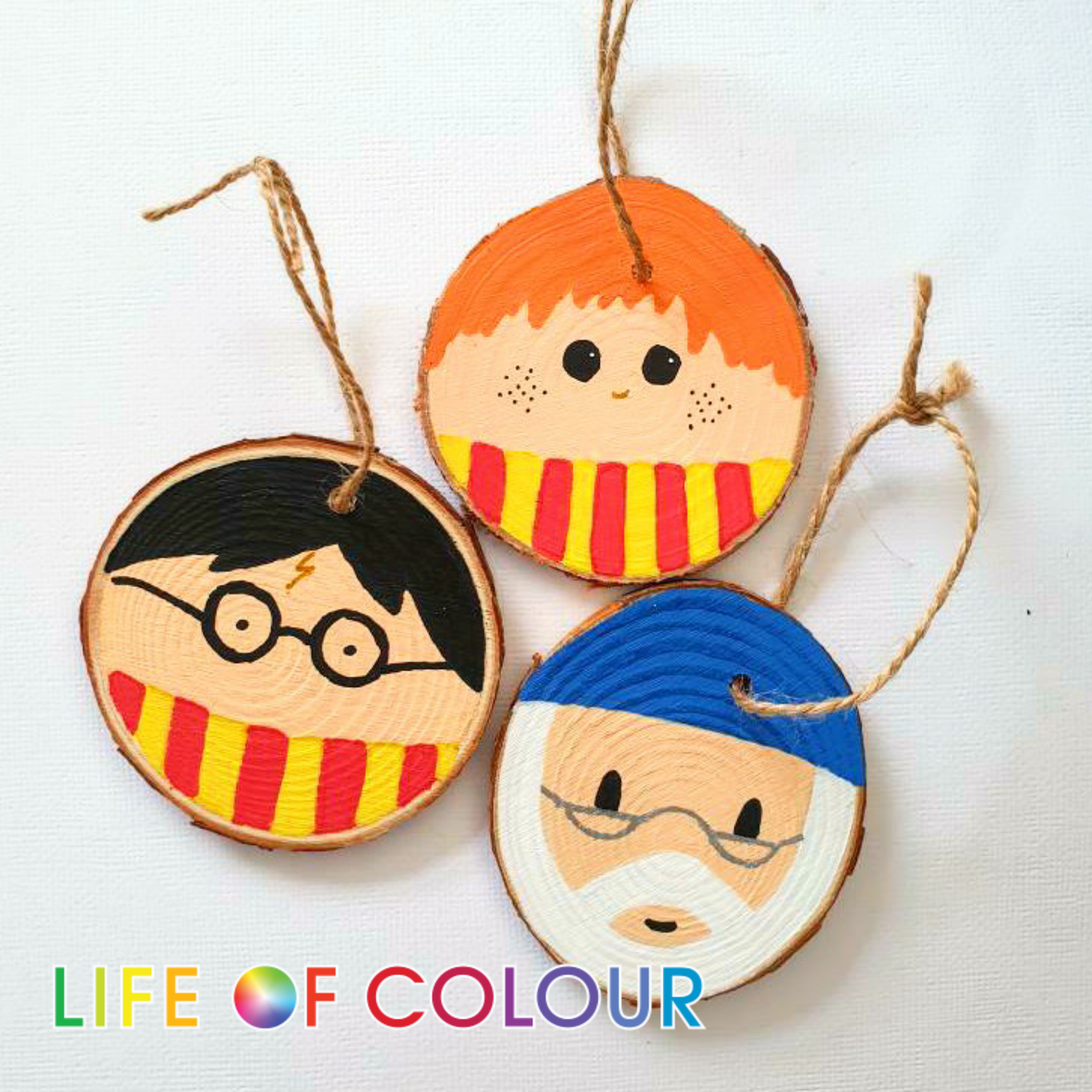 'DIY Harry Potter wood slice ornaments' article featured image.