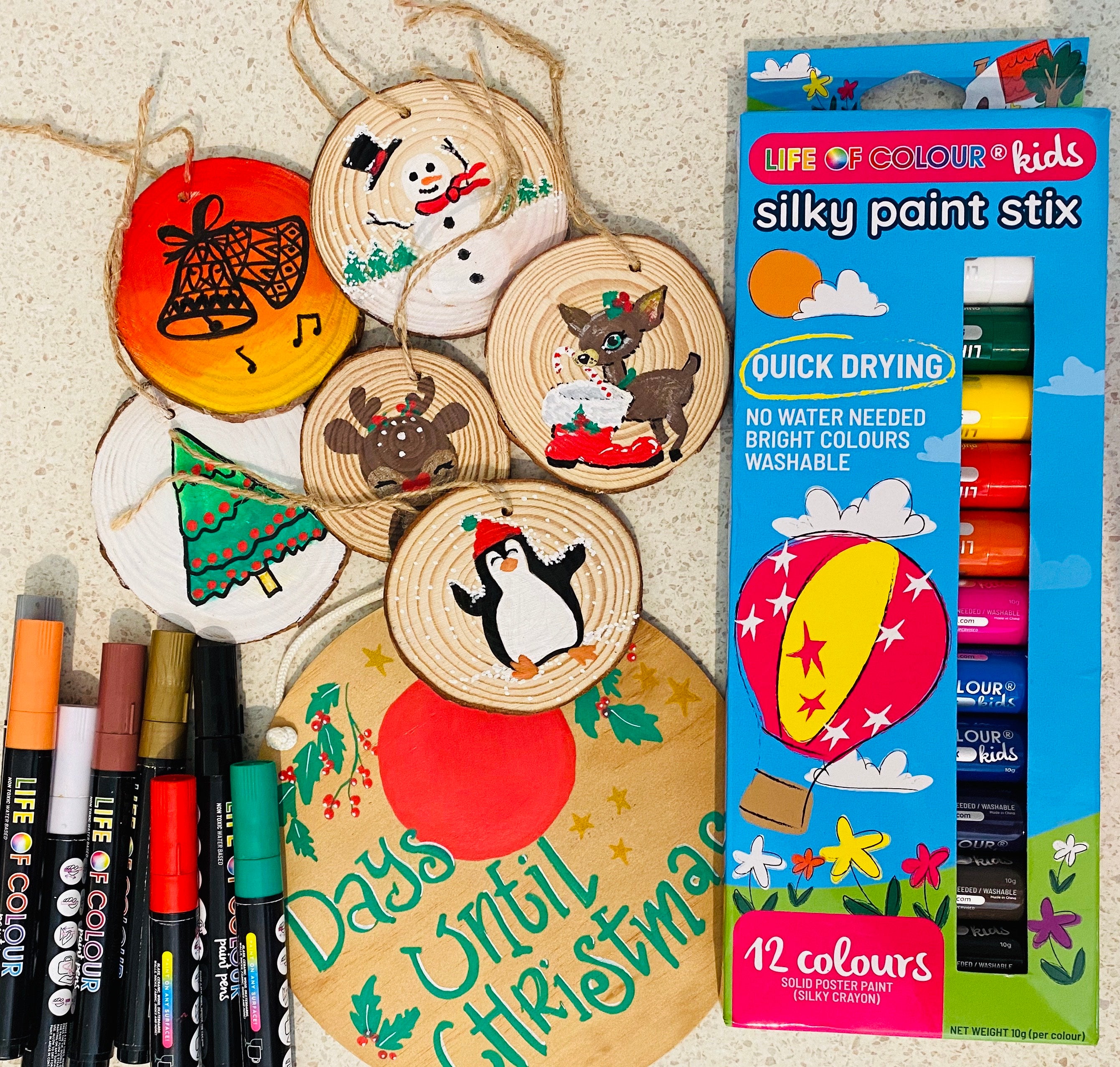 'Christmas Tree Decorations for Creative Kids!' article featured image.